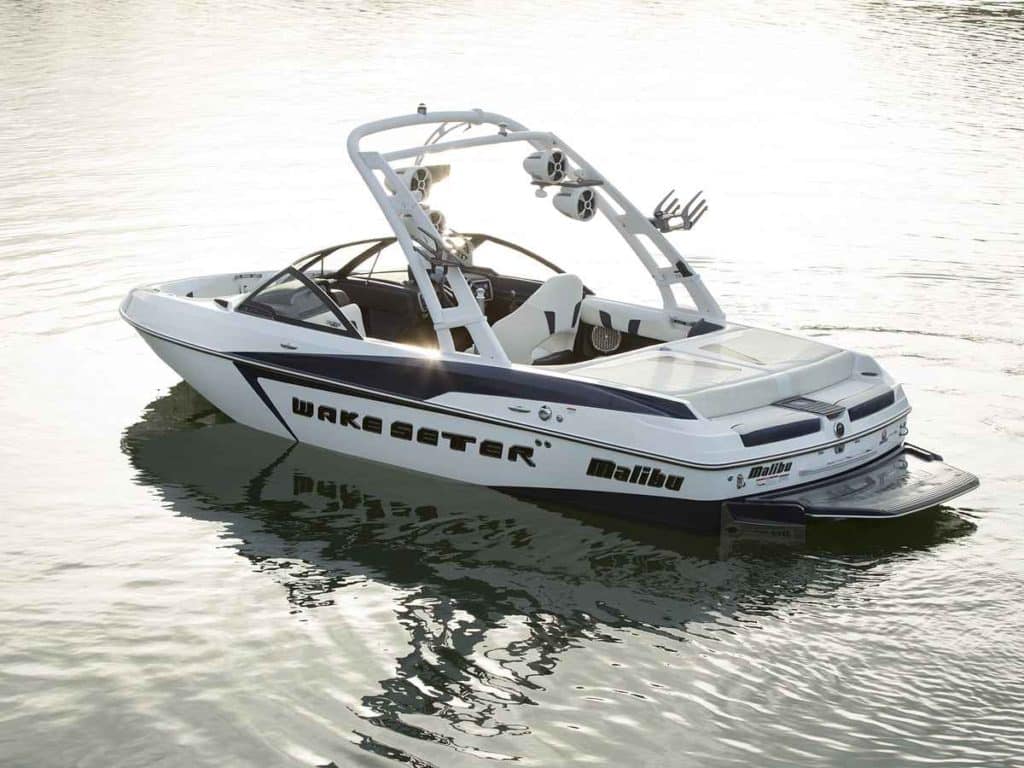 wakeboard boat