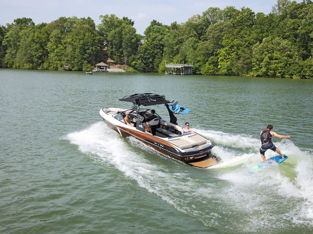 2016 Malibu Boats