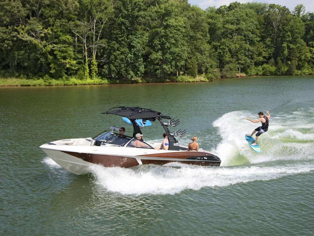 2016 Malibu Boats