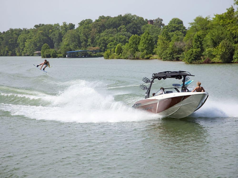 2016 Malibu Boats