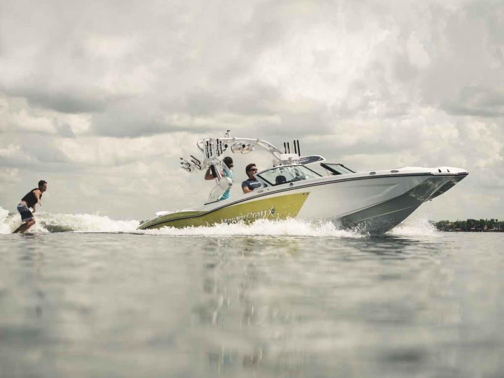 wakeboarding boat