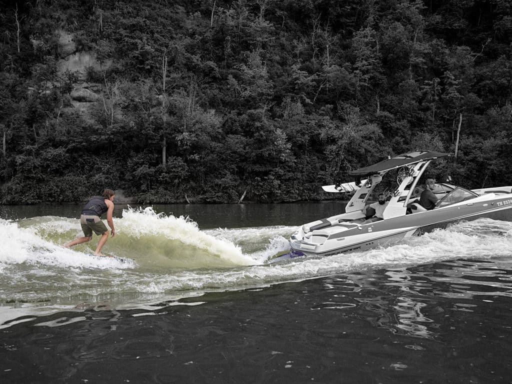 wakesurfing boat