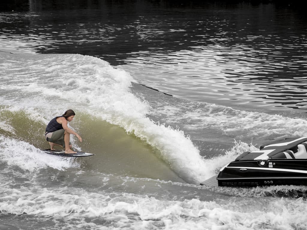 wakesurfing boat