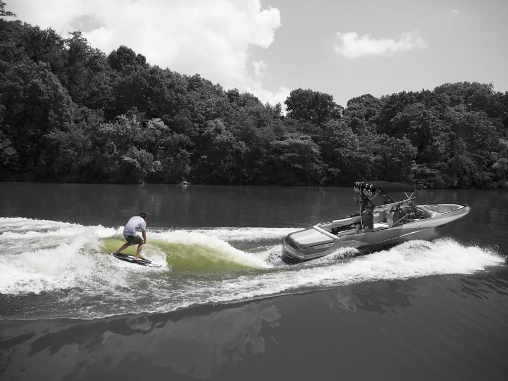 wakesurfing boat