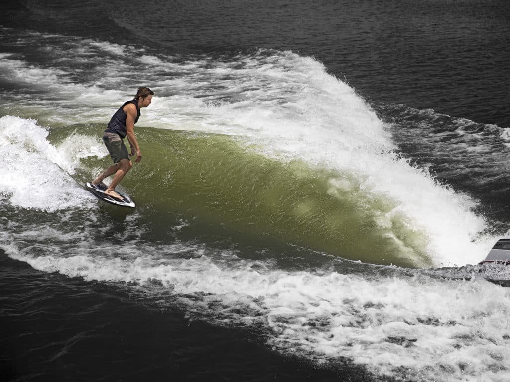 wakesurfing boat