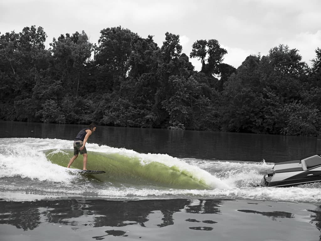 wakesurfing boat