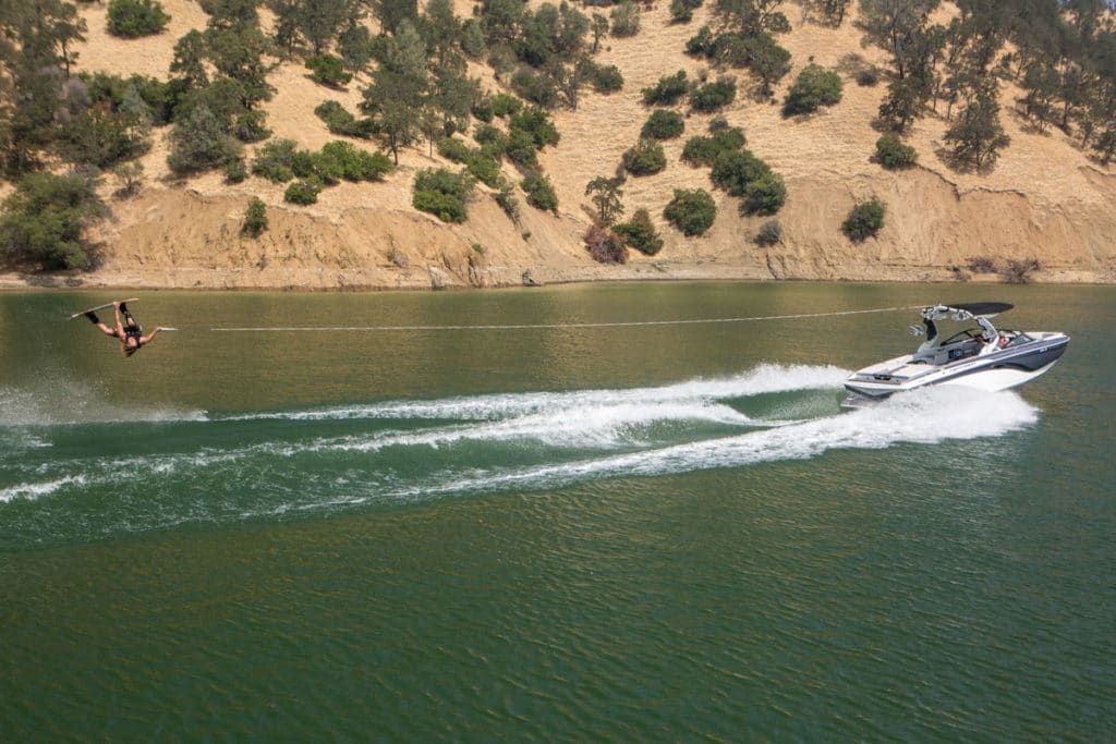 XXL - The Best 25-foot Wake Boats