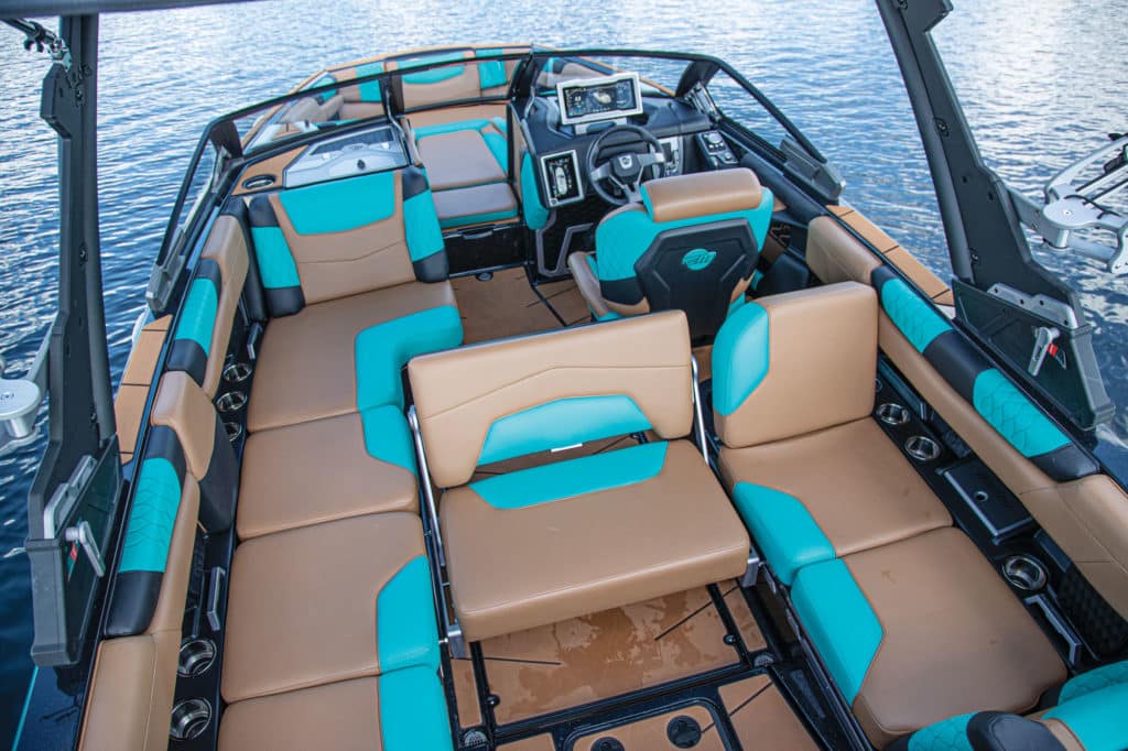 Malibu M220 cockpit seating