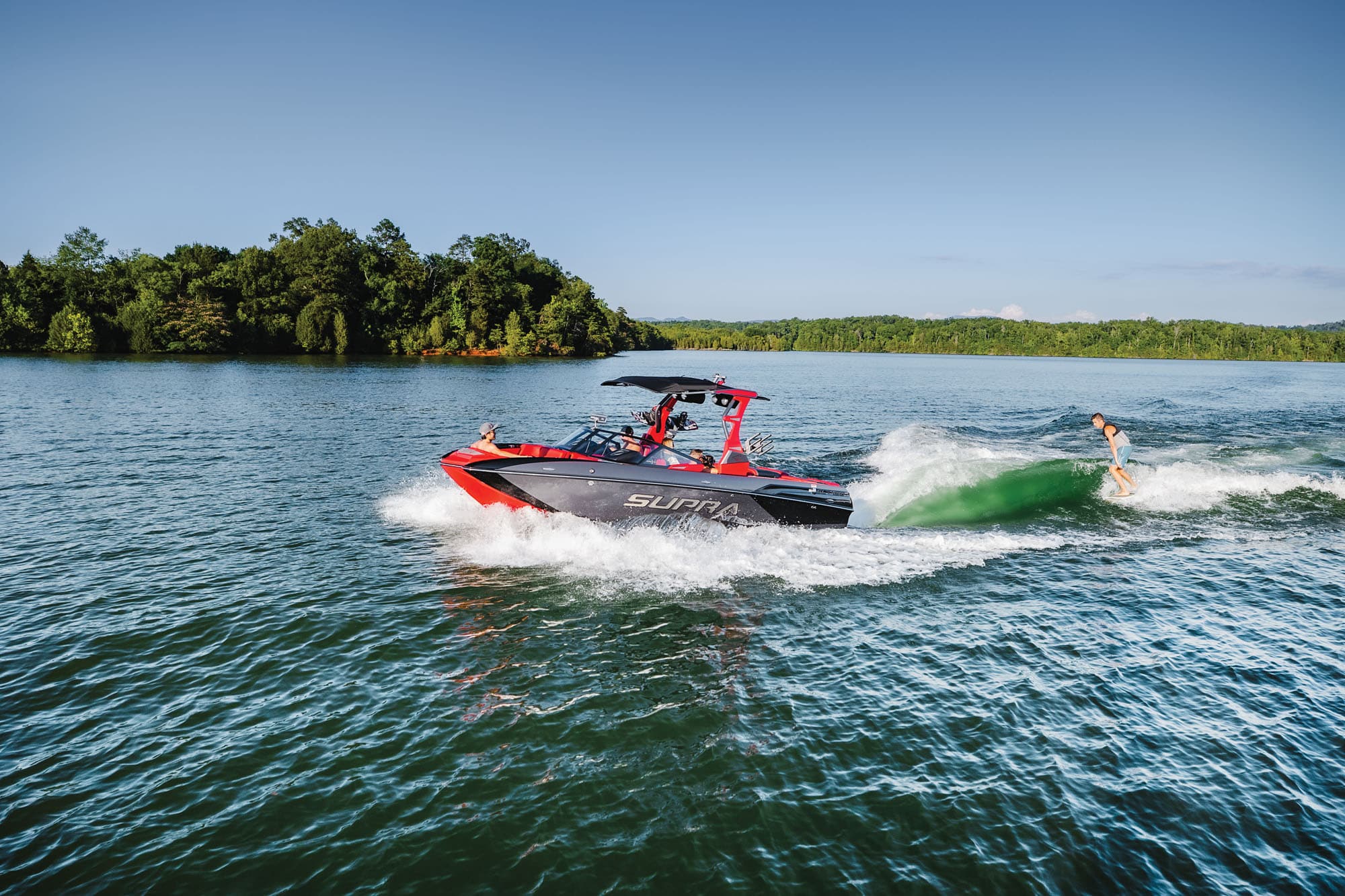 Supra SL 450 pulling a wakesurfer