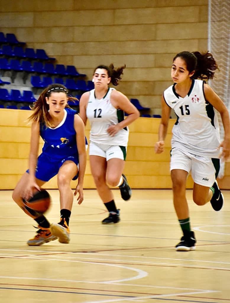 Telma Cester playing basketball