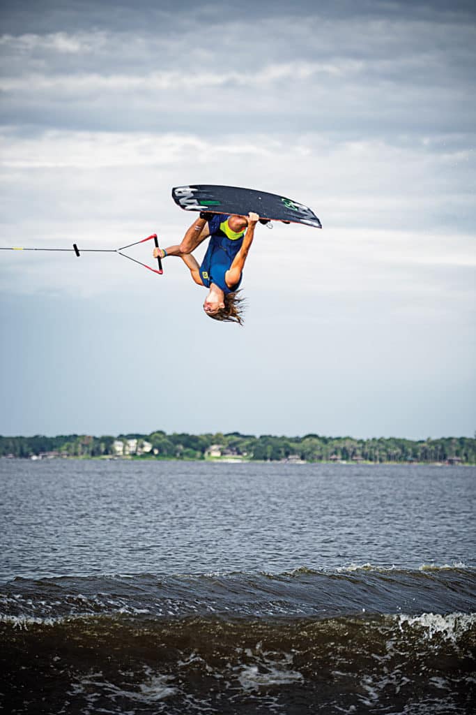 Massi Piffaretti wakeboarding