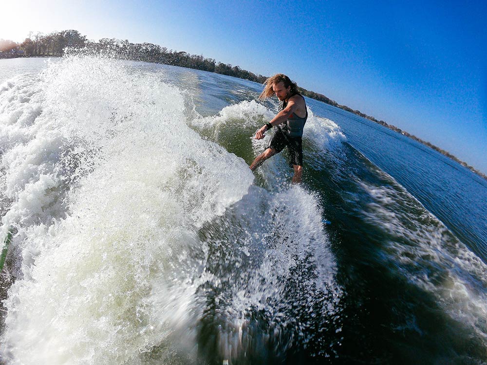 wakeboarding wakesurf