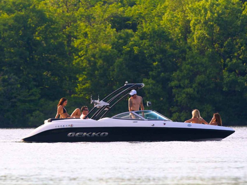 wakeboarding boat