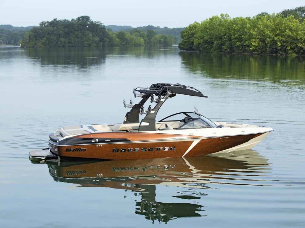 wakeboard boat