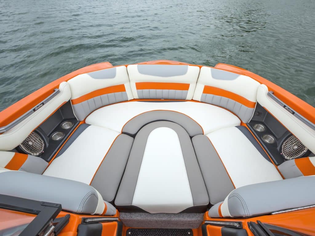 Malibu 20 MXZ bow seating