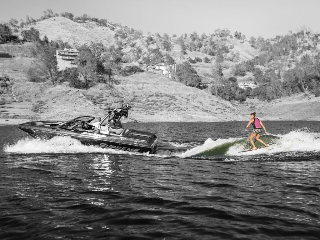 wakesurfing boat