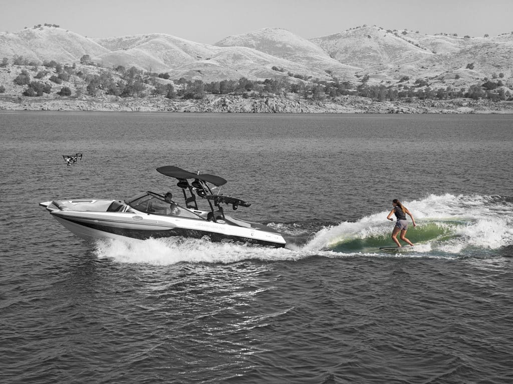 wakesurfing boat