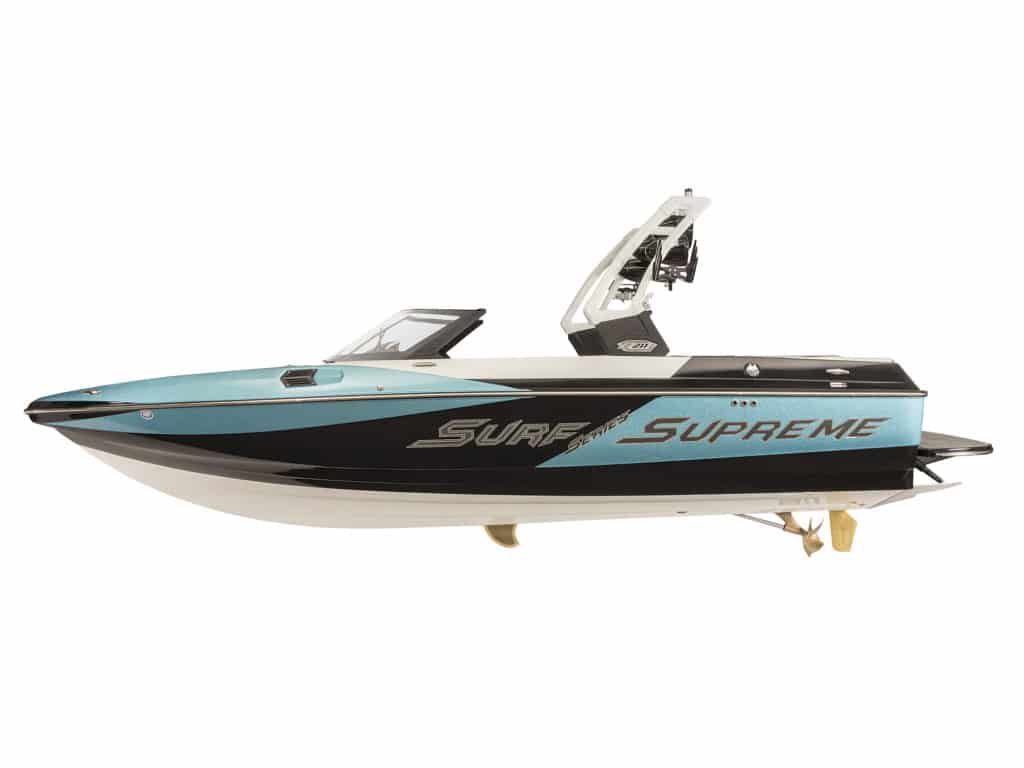 wakesurfing boat