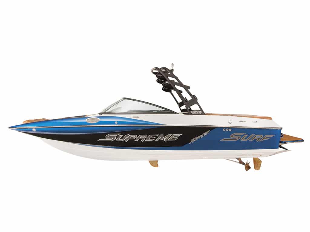 wakesurfing boat