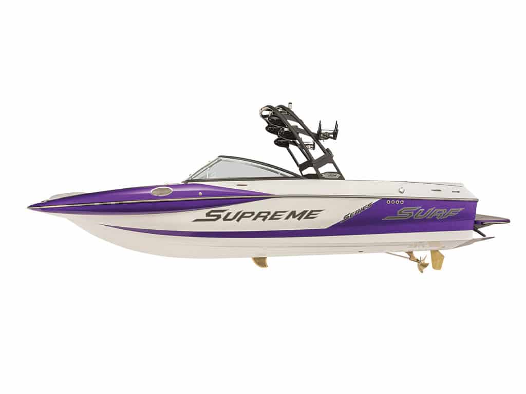 wakesurfing boat