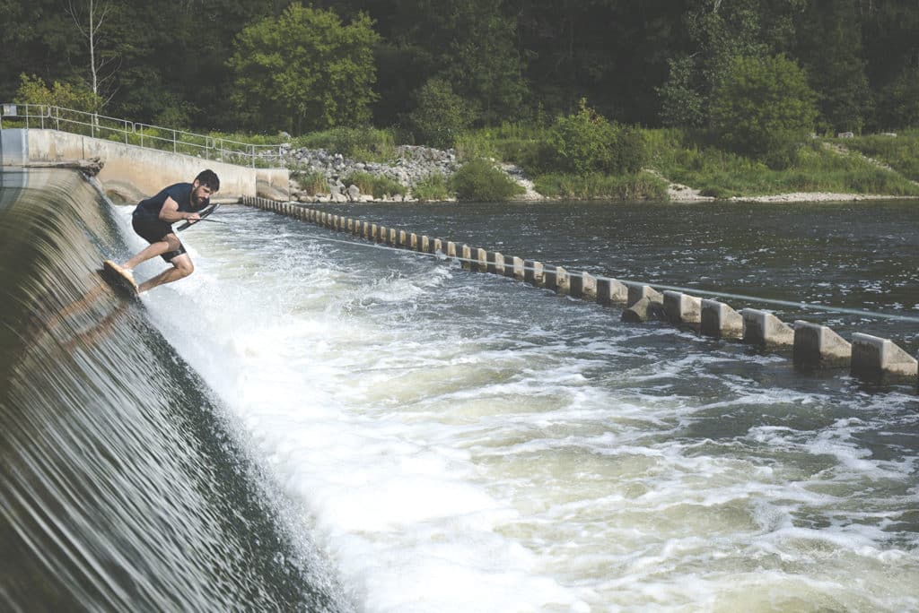 wakeskating