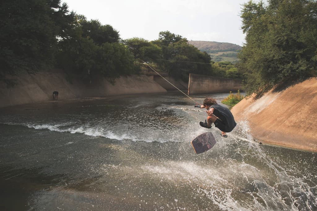 wakeskating