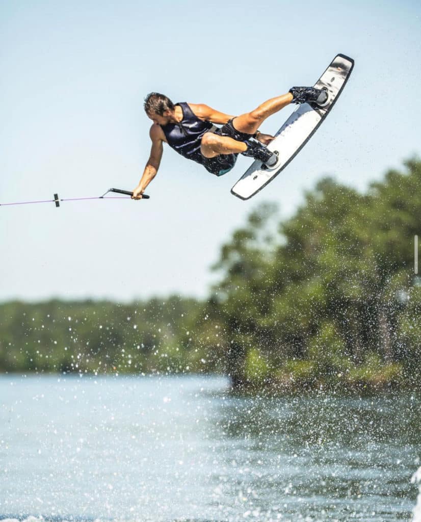 Teunissen on his Hyperlite board