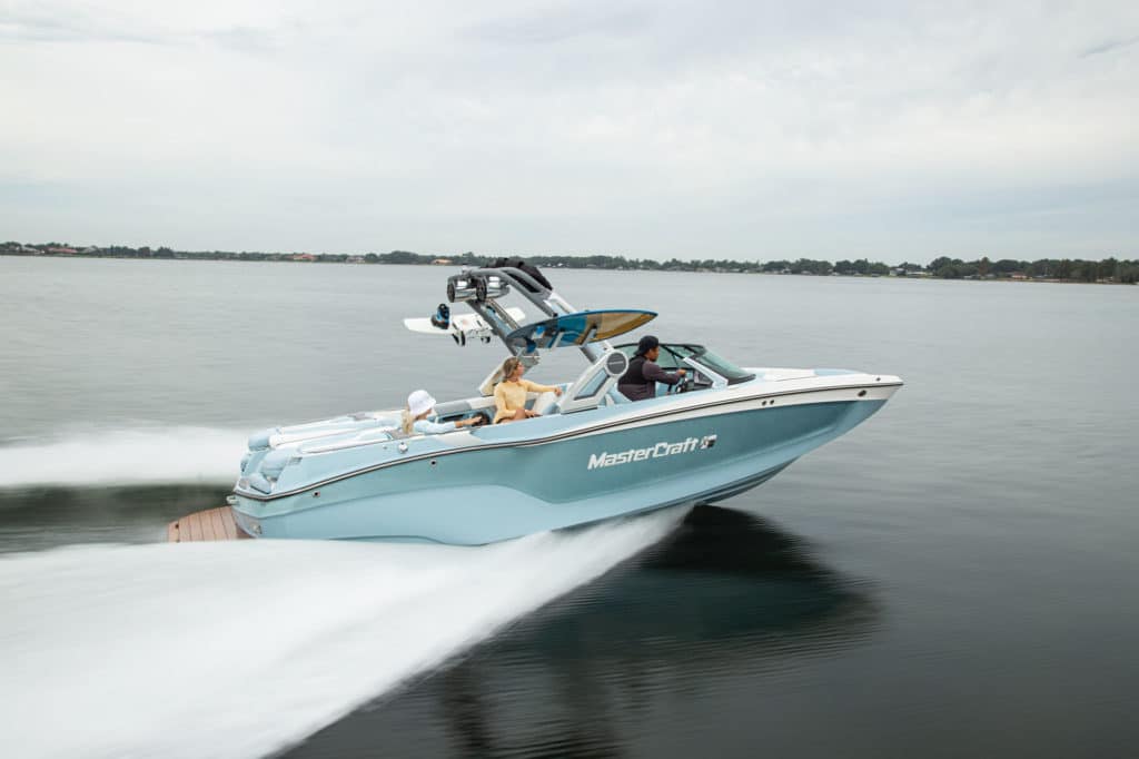 MasterCraft XT24 on the lake