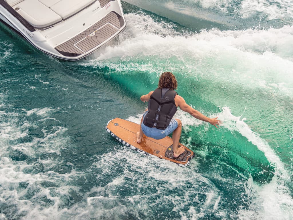 Sea Ray SLX 260 Surf wakesurfing