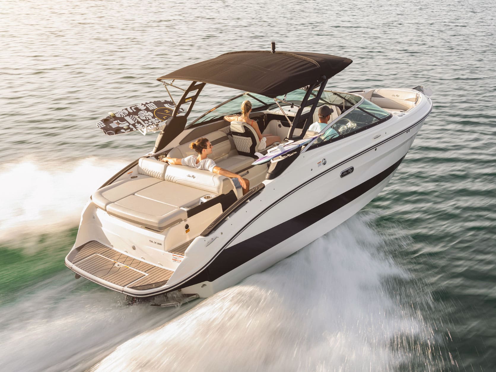 Sea Ray Debuts SLX 260 Surf