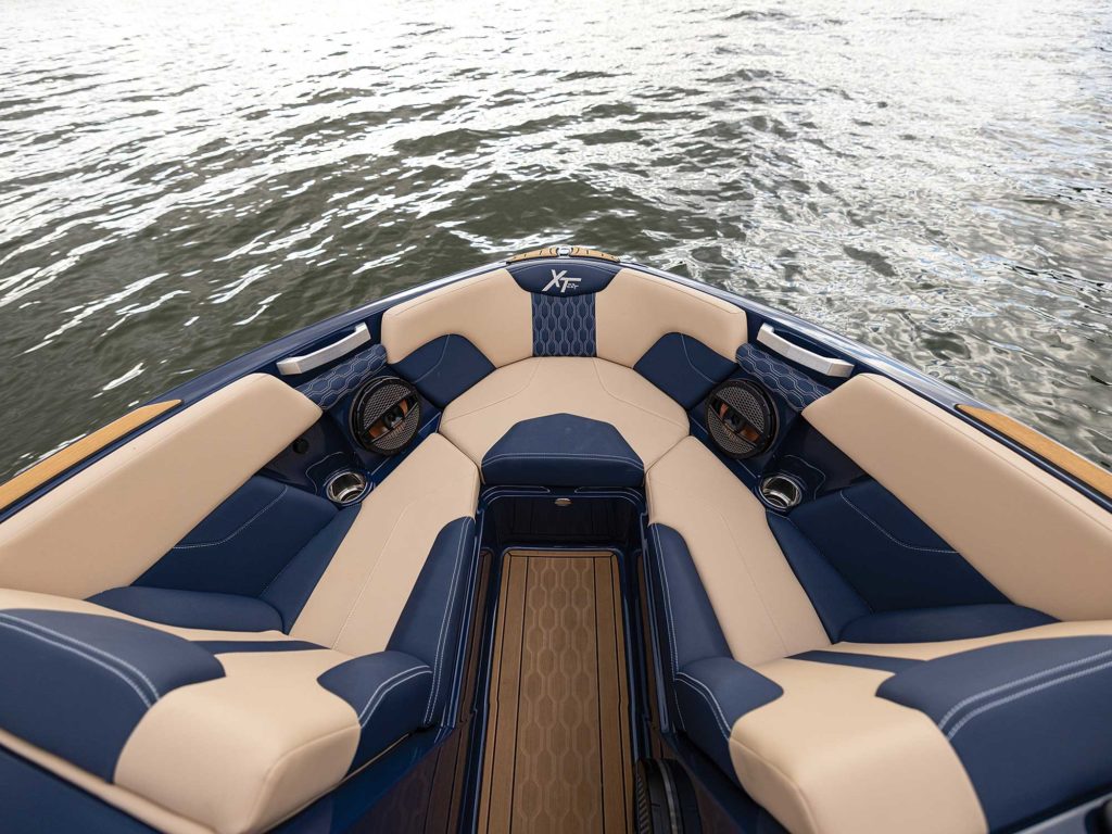 MasterCraft XT22 T bow seating