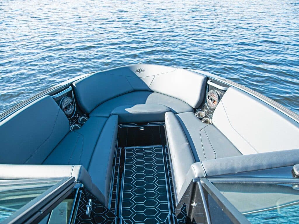 MasterCraft NXT23 bow seating