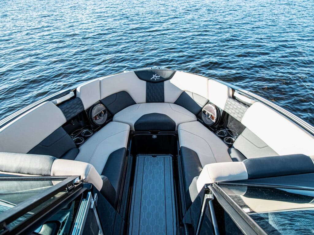 MasterCraft XT25 bow seating