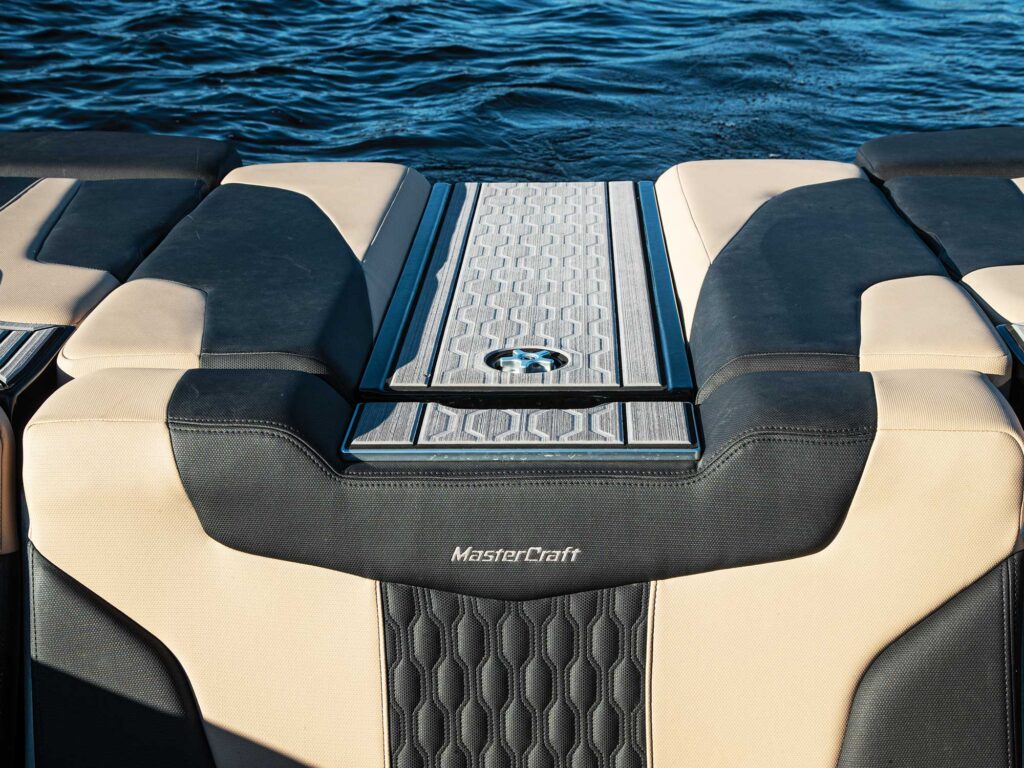 MasterCraft XT25 aft seating