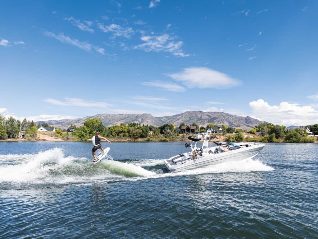 S220 wakesurfing