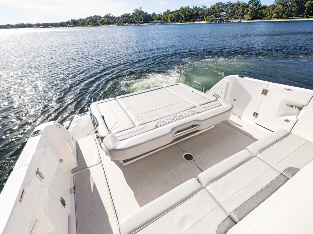 Regal 38 Surf aft seating