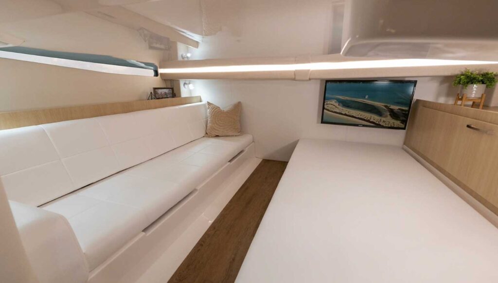 Regal 38 Surf cabin