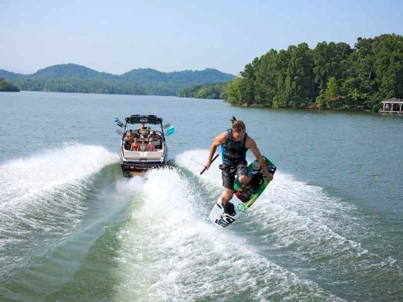 2016 Malibu Boats
