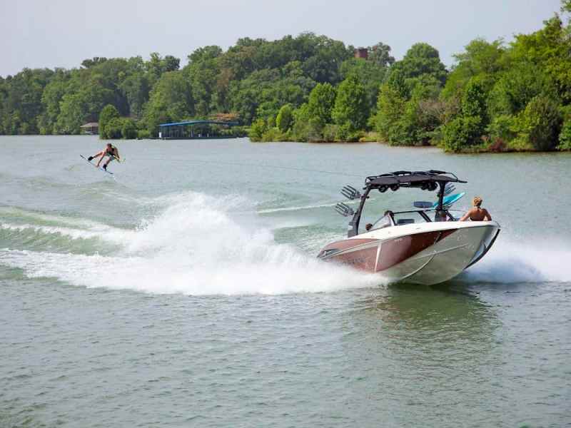 2016 Malibu Boats