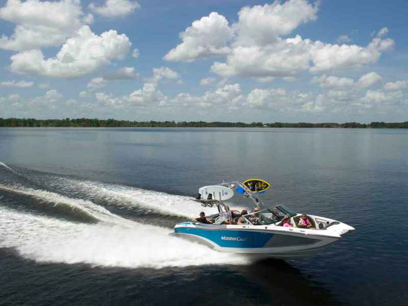 wakeboarding boat