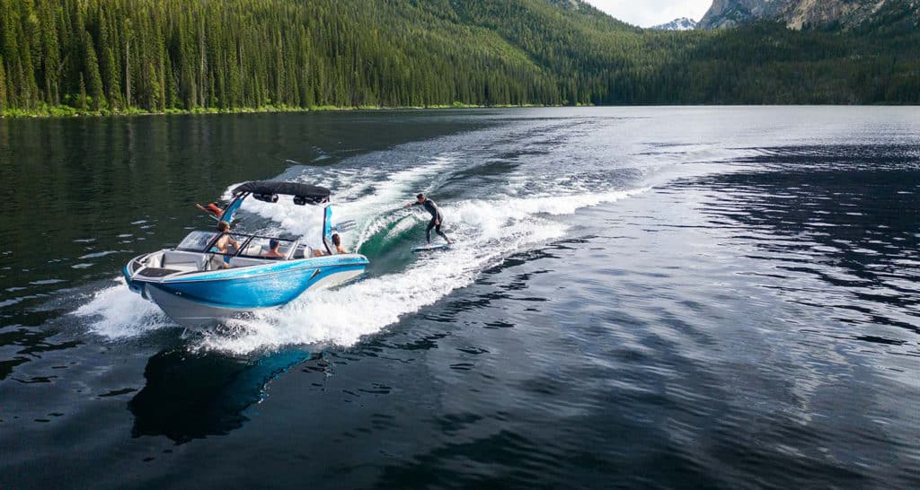 The Centurion Vi24 throws a nice wake