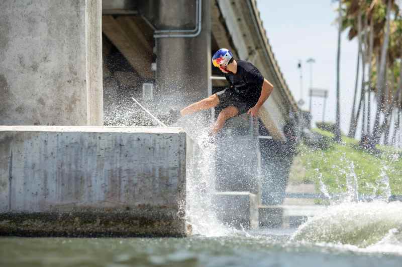 Guenther Oka grinding the bridge