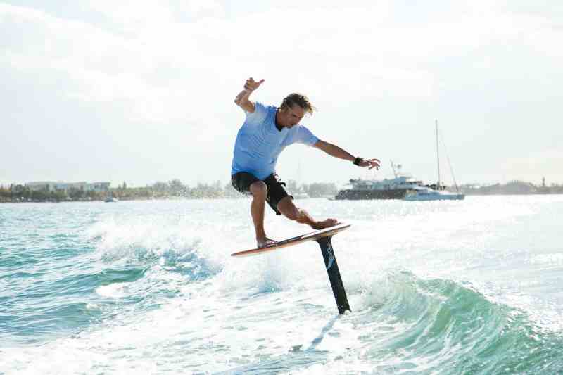 Malibu 25 LSV Wakesurfing