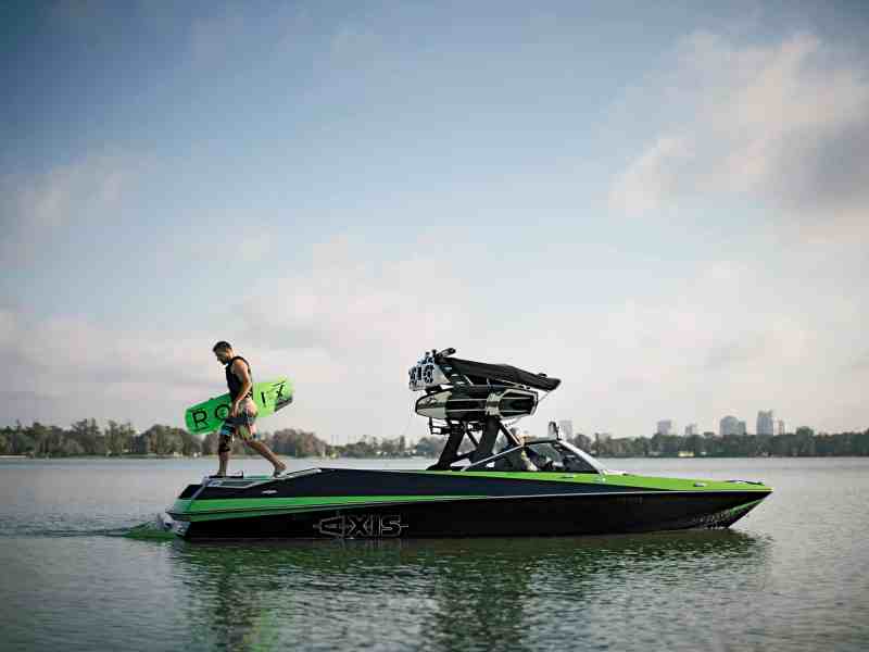 wakeboarding boat