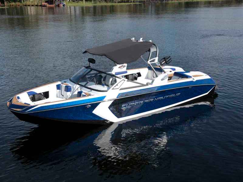 wakeboarding boat
