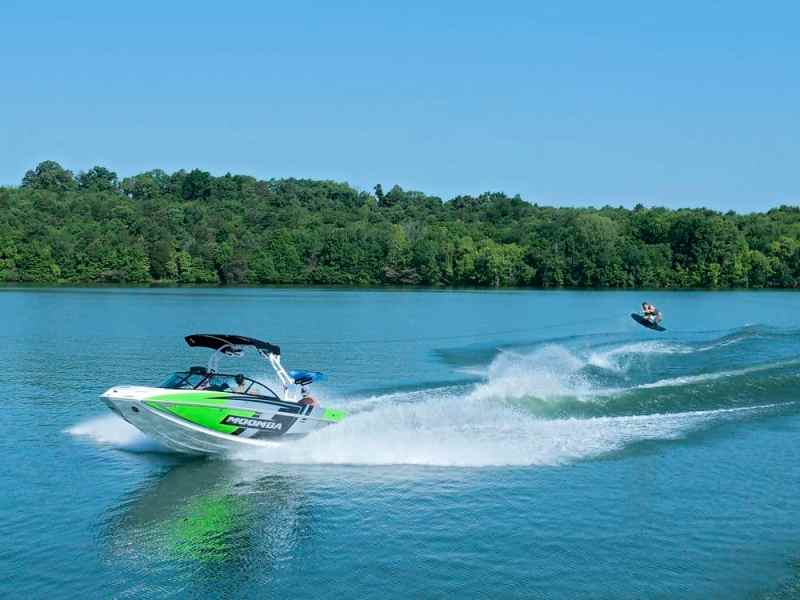 2016 Moomba Boats