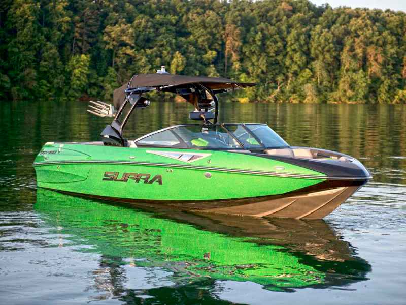 wakeboarding boat