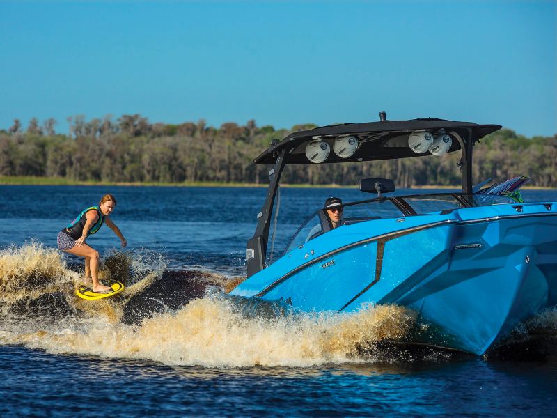 wakeboarding boat
