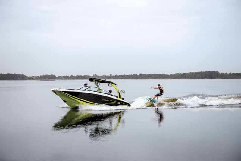 Four Winns TS242 with Volvo Penta forward-drive system