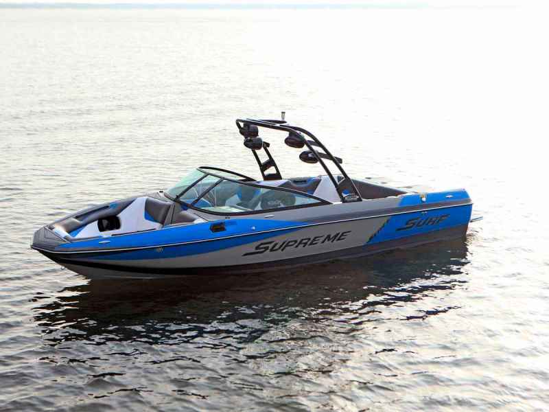 wakeboarding boat